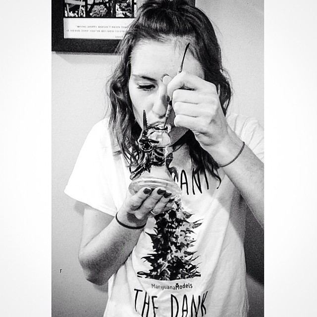 @thcdoll dabbin' it up in her She Wants the Dank tee ️ Available as a tee, tank, and crop! ⓁⒾⓃⓀ ⒾⓃ ⒷⒾⓄ