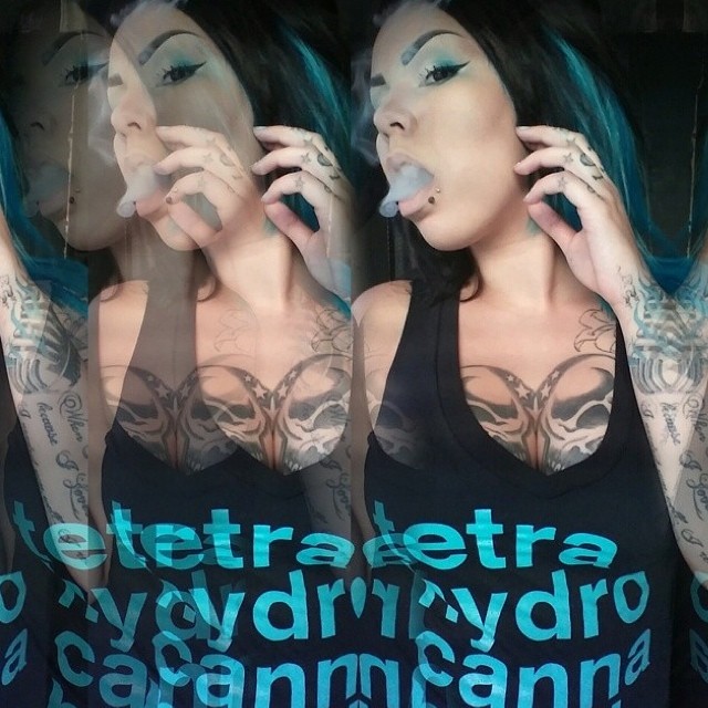 Ft Model @bu88z matching her MM tee perfectly️ These are currently on sale in our shop in turquoise & pink for ladies and green for the guys! ⓁⒾⓃⓀ ⒾⓃ ⒷⒾⓄ www.shop.kushcommon.com
