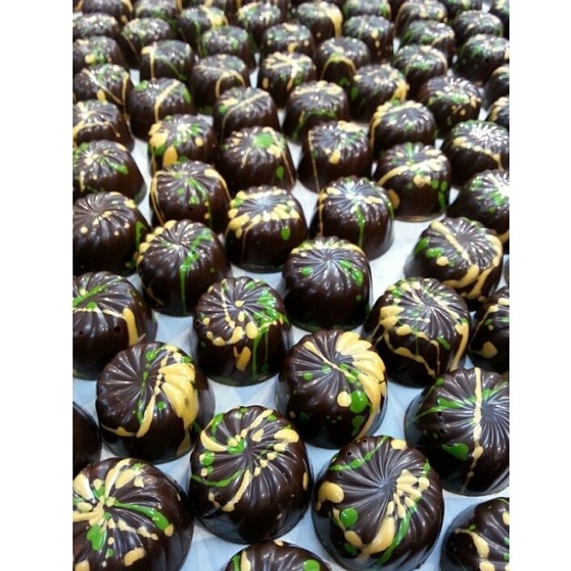 ZOMG @ladylivvvy's Indica Hazelnut Buttercream Truffles  TAG A FRIEND who'd want to try one!