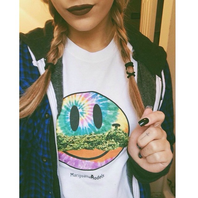 Ft Model @deanna_hnilica
Chocolate lips + Weed-staches
I think we're in love 
You can get your own Mr. Smiley Weedstache tee in our shop!
.::SHOP.KUSHCOMMON.COM::.