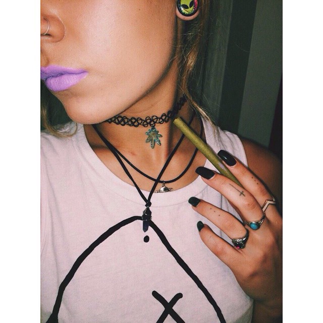 The gorg @deanna_hnilica with her bby blue choker
️Chokers available at SHOP.KUSHCOMMON.COM️