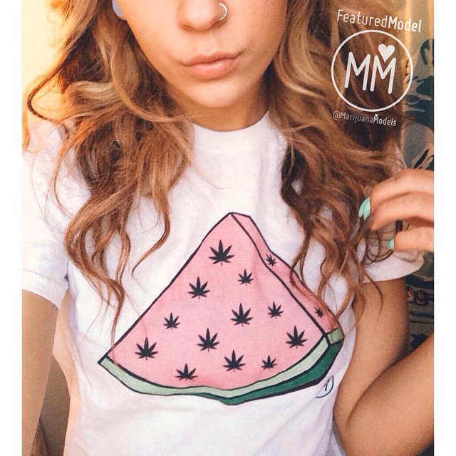Ft Model @deanna_hnilica
in her WeedMelon tee!!
️Currently SOLD OUT️
Should we reprint?? and/or make Weedmelon stickers!?
See what's in stock at:
️SHOP.KUSHCOMMON.COM