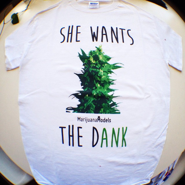 Check out our shop!
️SHOP.KUSHCOMMON.COM
️Time for some She Wants the Dank slaps??
️Reprint this tee/crop top design??