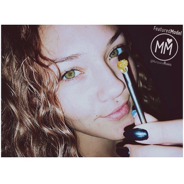 Such a beauty
@highmermaid_ 
️️☮♡ Featured Model on www.TheMarijuanaModels.com
️️️️️️️️️️️ ❀Tag→ ❀Join→ @KUSHCommon today!
❀Apparel→ shop.kushcommon.com
◡̈ ∞