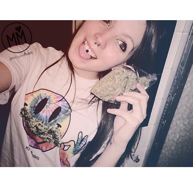 @cloudyhaze_ always showing us love in her awesome tee collection Thank you bb!️
Smiley Weedstache tees up in our shop!
Link in bio!
😛️SHOP.KUSHCOMMON.COM