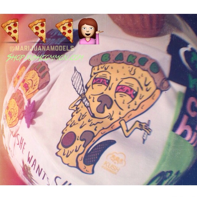 Pizza dude kinda looks like emoji girl
️We have 6 left in stock!👬👭
Link to our etsy store in bio!
Worldwide shipping