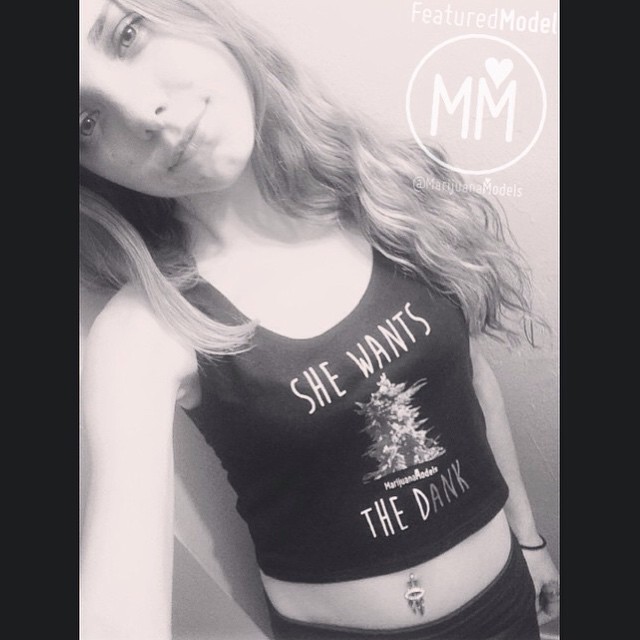 ️️Featured Model @kittykristen_ in her She Wants the Dank limited edition black crop top! 
Tanks, crops, and tees available in our shop!
Link in bio