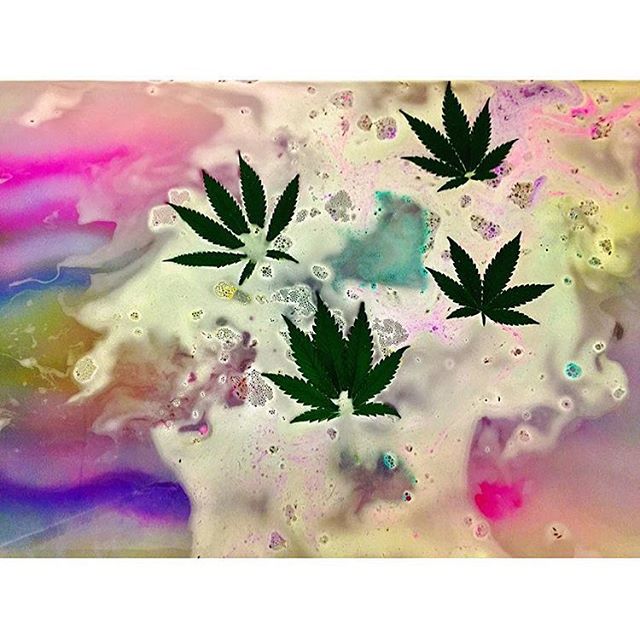 @topshelfkittie's Medicated bath time! THC infused bath bombs? Yes please!
::::::::::::::::::::::::::✽ ❁ ✽::::::::::::::::::::::::::