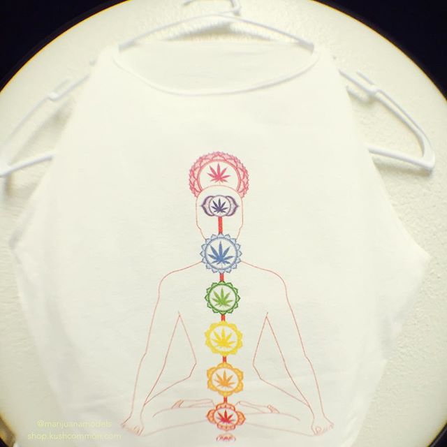 Love these new chakra crops🏼
They're also still available as women's & men's tees and tanks
Check out the link in my bio to shop our apparel!📬