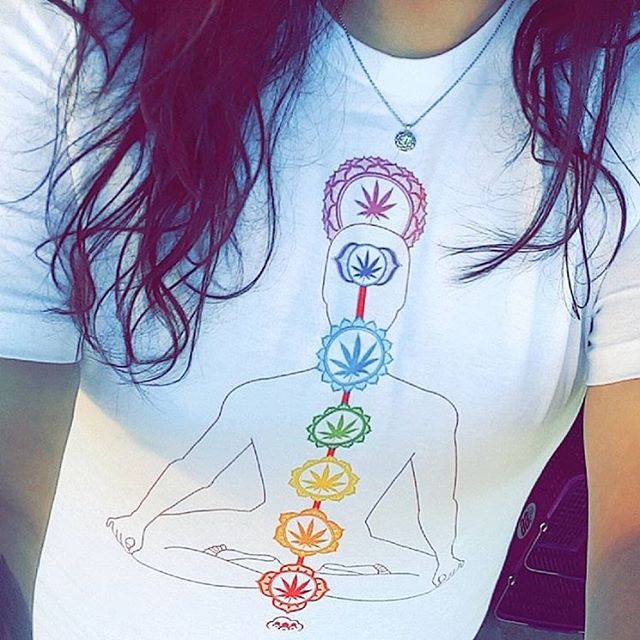 LAST CHANCE 30% OFF TODAY!
Ft @babiegeee in her Chakra tee Available as a tee, tank, or crop!
️Use code "holidaze" to receive 30% off your order at checkout!!! =$13 tees
(excludes $10 dimebag items)
www.shop.kushcommon.com