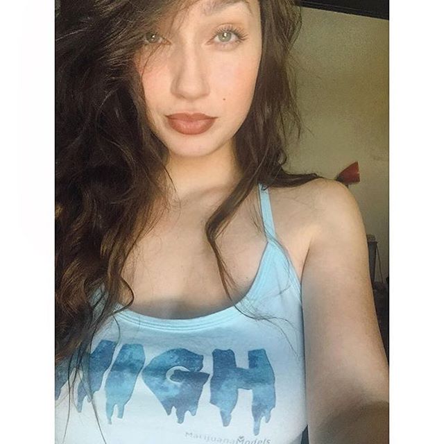 @mirandajomcneilly ️HIGH️ in her sold out tank!😇
The newest Limited Edition ️HIGH️ top is now available in tie-dye lettering on hoodies, tanks, tees & crops!
Available at shop.kushcommon.com Link in bio!