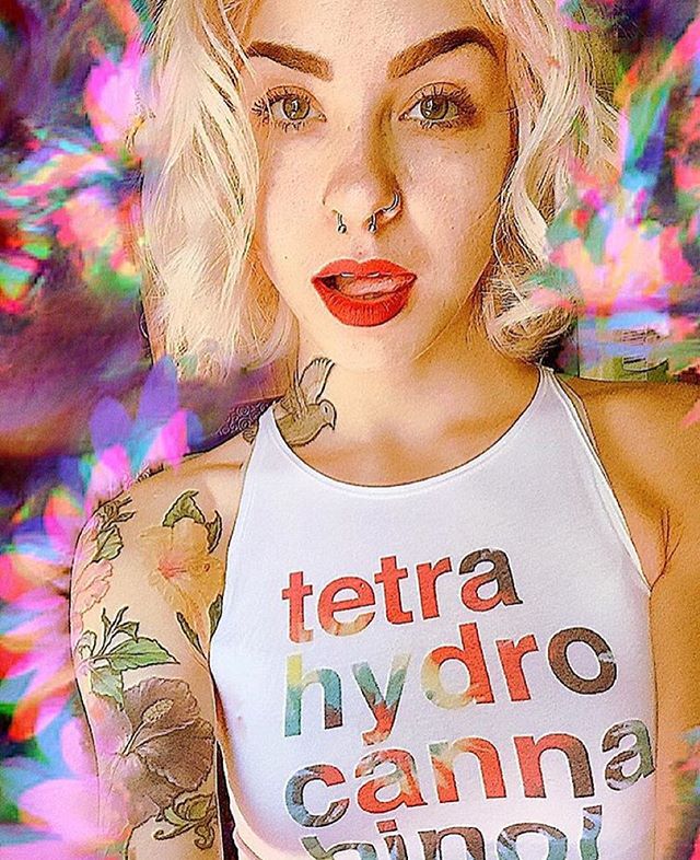 @doozie.sensemilla.babe  lookin beautiful in her tie-dye tetra crop!
Also available in other colors and styles in our shop!
pssst there's ONE small black v-neck tetra with pink letters available in our sale section for $10!!