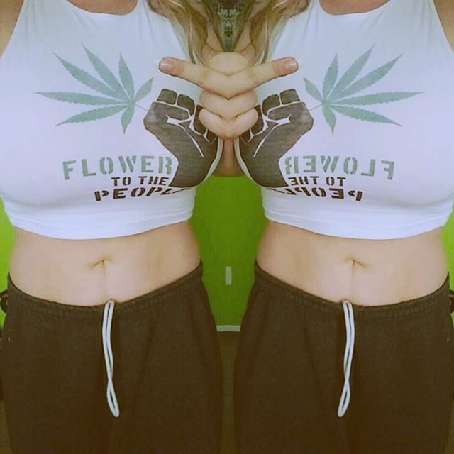 Flower to the people! Ft Dankedre
Collab with @relegalization 📬Available in our shop as a tee, tank, or crop & in men's/unisex or women's sizes!