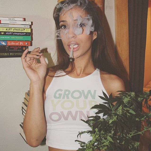 The lovely @sativaball in her Grow Your Own top️
Available in our shop in men's and women's sizes and several styles! ️20% OFF EVERYTHING today with code "StayHigh"
