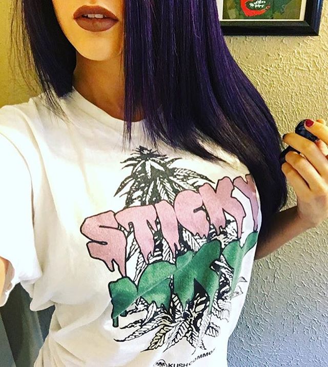 This babe @serenakt got that Sticky Icky 
Shop & at the link in my bio!