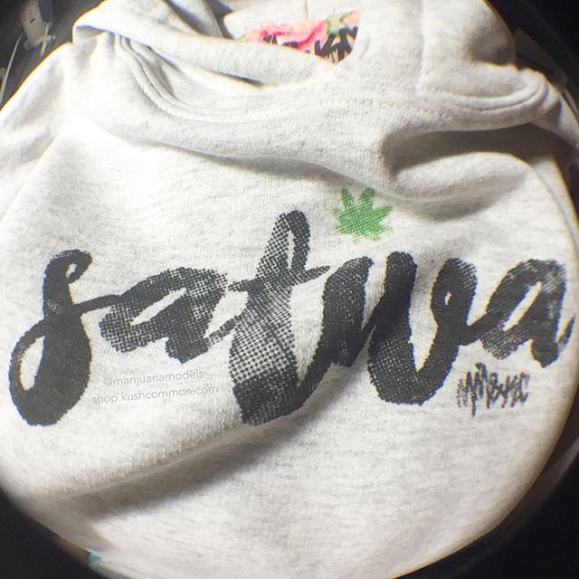 Love how our unisex SATIVA hoodies came out INDICA variation also available!🌳🌲
Snag yours from our shop! Link in my bio️