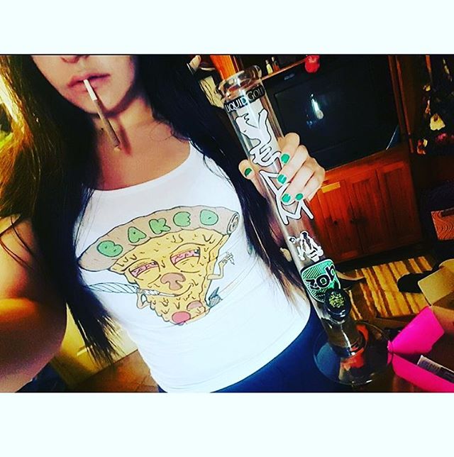 @damnbabydeee  It's always a good time to get BAKED!
📬Shop this tank at www.shop.kushcommon.com as a tee, tank or crop and in men's or women's sizes!