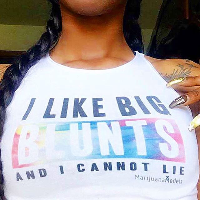 We  @xkushdoll 
I like big BLUNTS and I cannot lie️Available in our shop as a tee,tank, or crop and in women's or men's/unisex sizes📬
www.shop.kushcommon.com