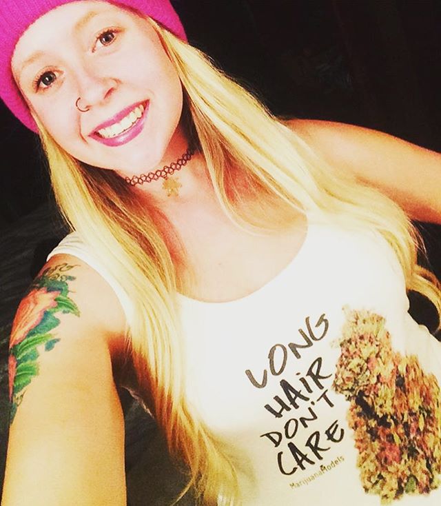 Ft @high_hippie_gypsy in her Long Hair Don't Care tank & weed leaf choker  Thanks for the support babe!
📬 Shop our apparel at the link in my bio!
www.shop.kushcommon.com